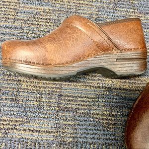 Women’s Dansko clogs